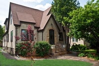 Building Photo - Spacious 3-Bedroom Duplex with Garage and 2 bathrooms in Minneapolis!
