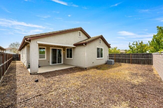 Building Photo - Desirable Elk Grove Area