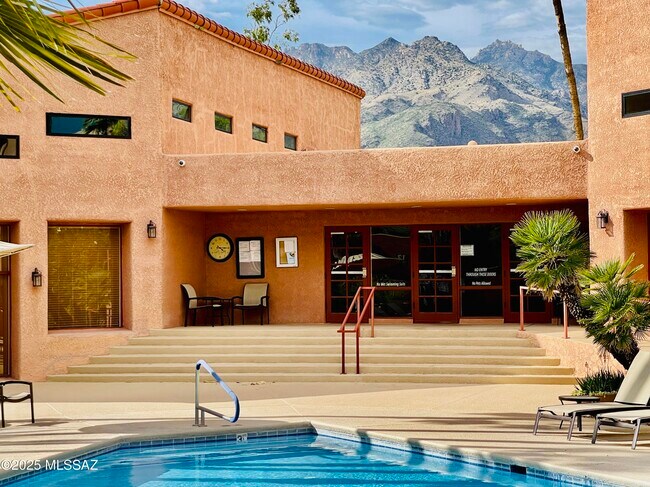 Building Photo - 5051 N Sabino Canyon Rd