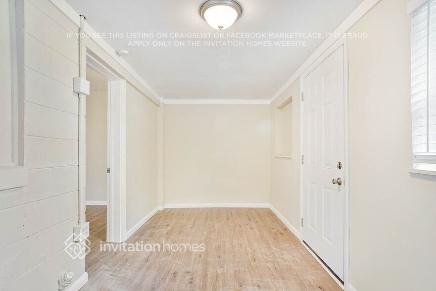 Building Photo - 4033 Castlegate Dr