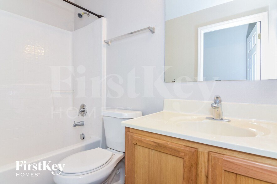 Building Photo - 10409 River Bream Dr