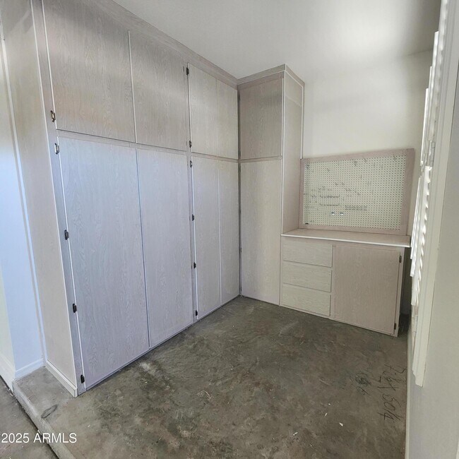 Building Photo - 14318 W Evans Dr