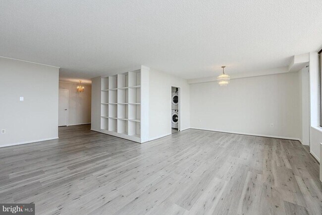 Building Photo - 3705 S George Mason Dr