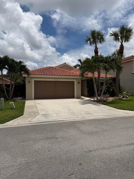 Building Photo - 8202 White Rock Cir