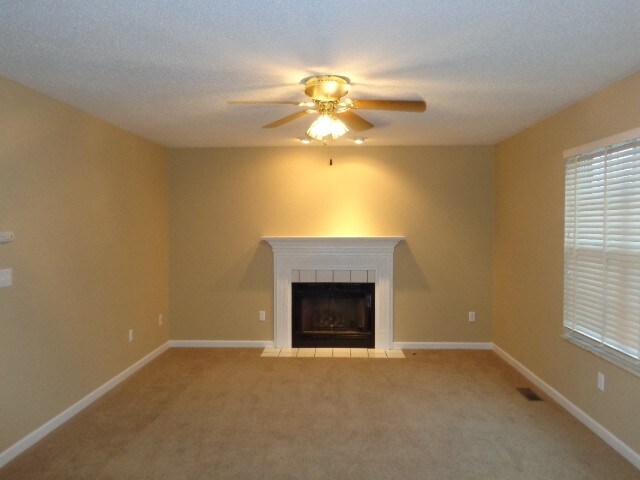 Building Photo - 7525 Saddlebrooke Dr