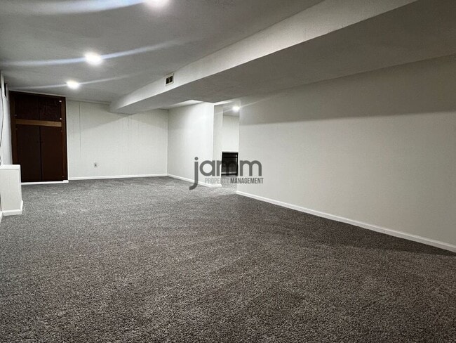 Building Photo - 2702 Grovewood Ave