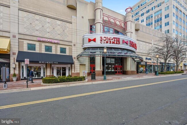 Building Photo - 11500 Fairway Dr