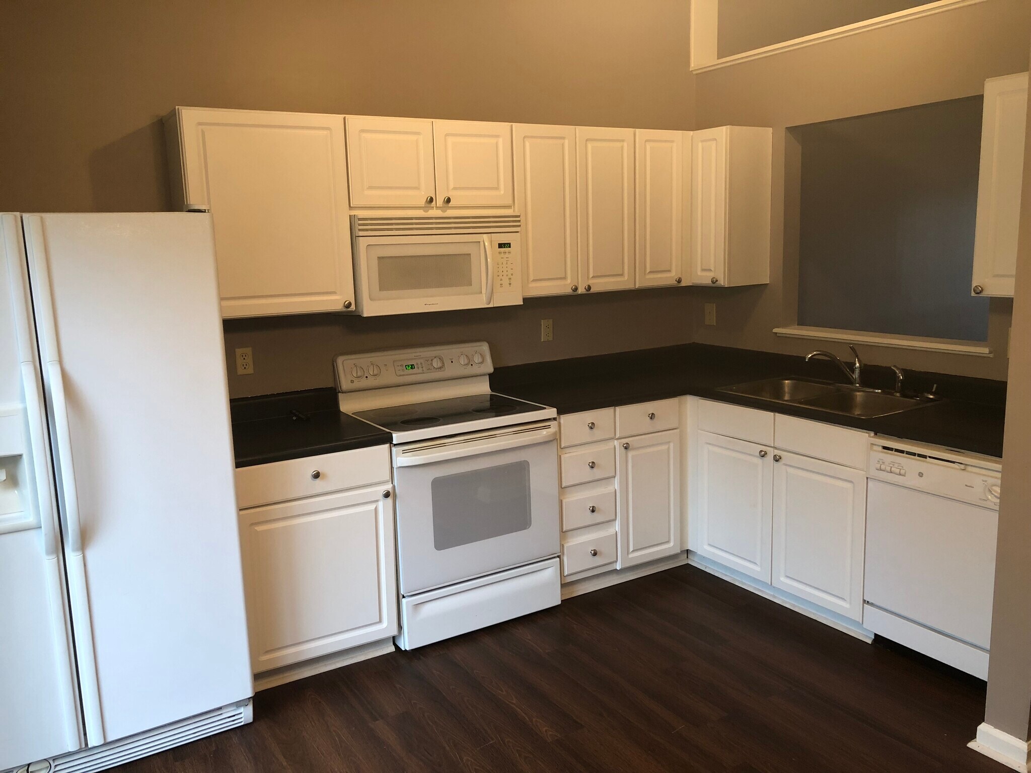 Building Photo - 10843 Tanbark Dr