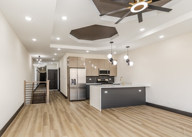 Building Photo - 5641 S Prairie Ave