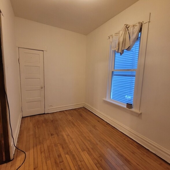 Bedroom - 2053 N Lorel Ave