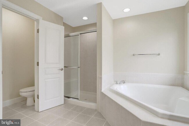 Building Photo - 3803 Bell Manor Ct