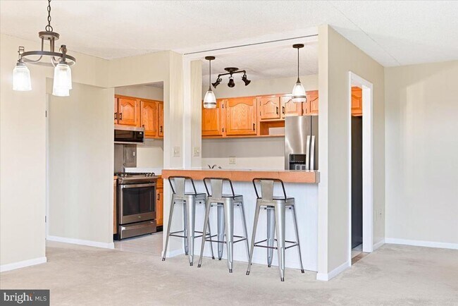 Building Photo - 1745 Edgewood Hill Cir