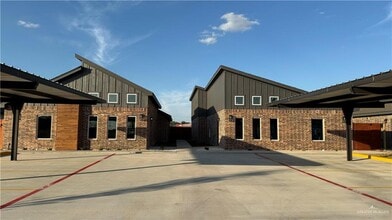 Building Photo - 10 Hidden Hls St