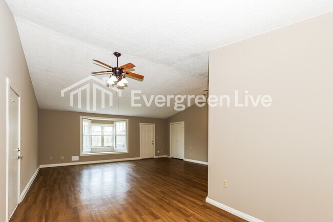 Building Photo - 304 Applegate Rd