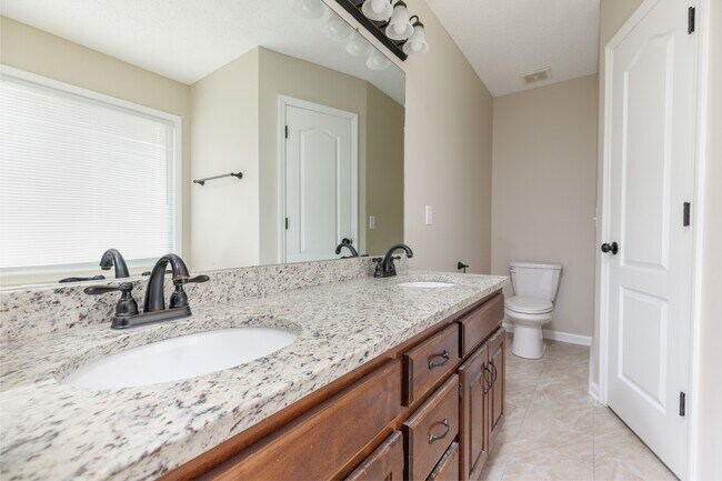 Building Photo - 102 Bordeaux Ln