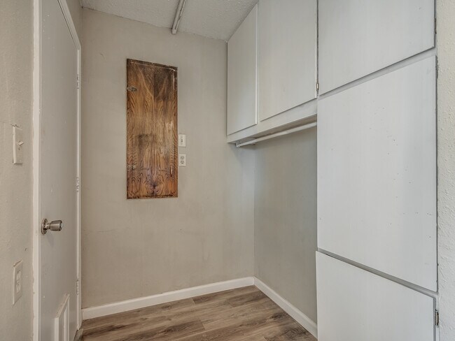 Building Photo - 6409 Miles Ln