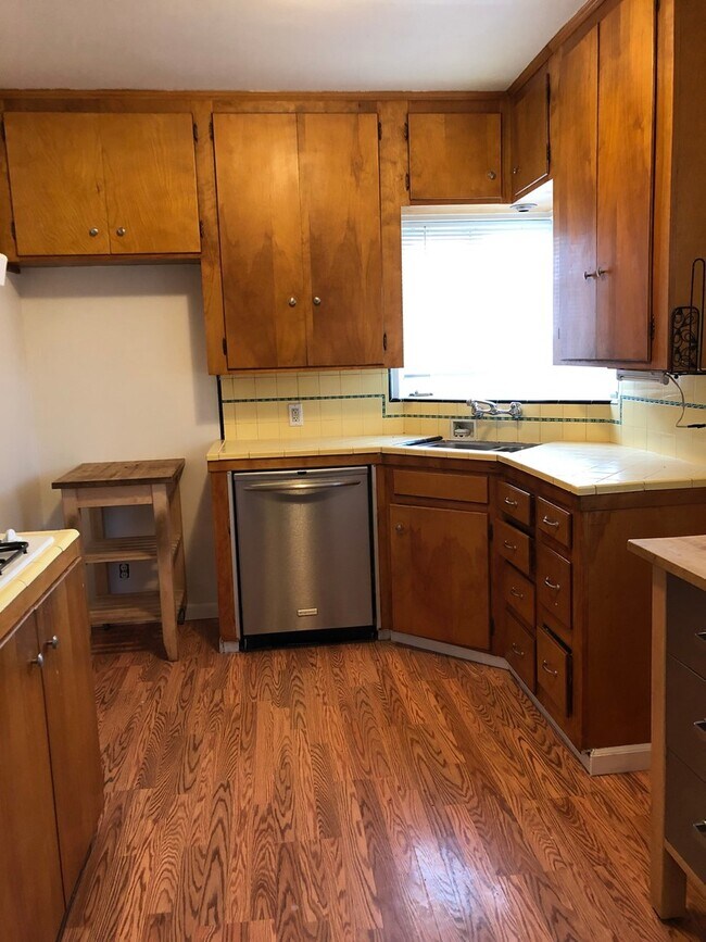 Building Photo - Tahoe Park Cutie! - JUST REDUCED