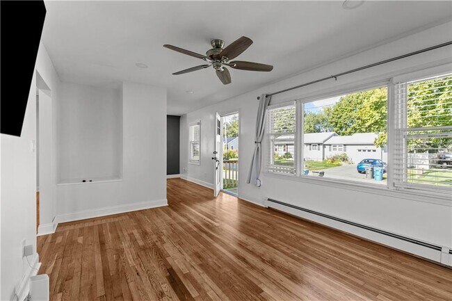 Building Photo - 12 Philips St