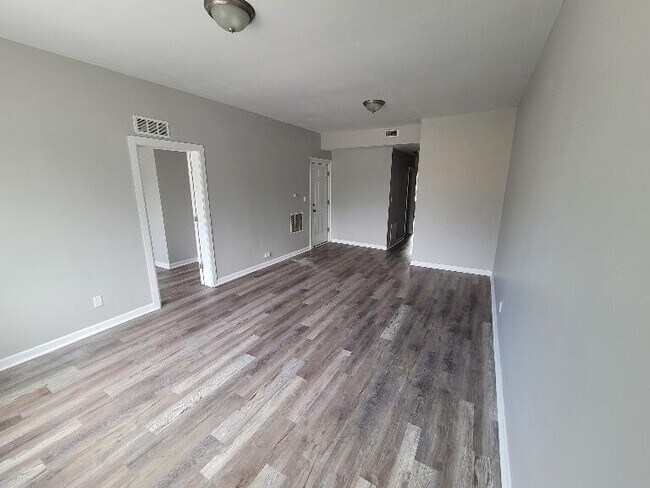Building Photo - 312 Perrin St