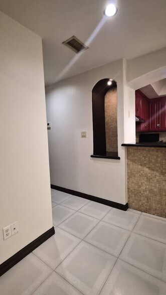 Building Photo - 1401 Oriole Ave