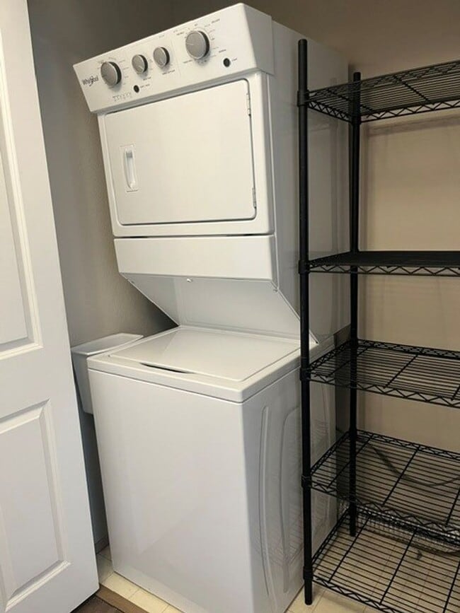 Building Photo - 2Bd/1Ba Newcastle Condo