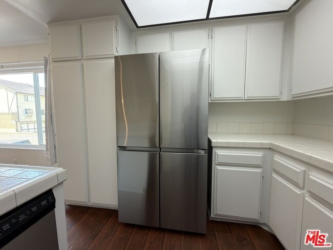 Building Photo - 9915 Variel Ave