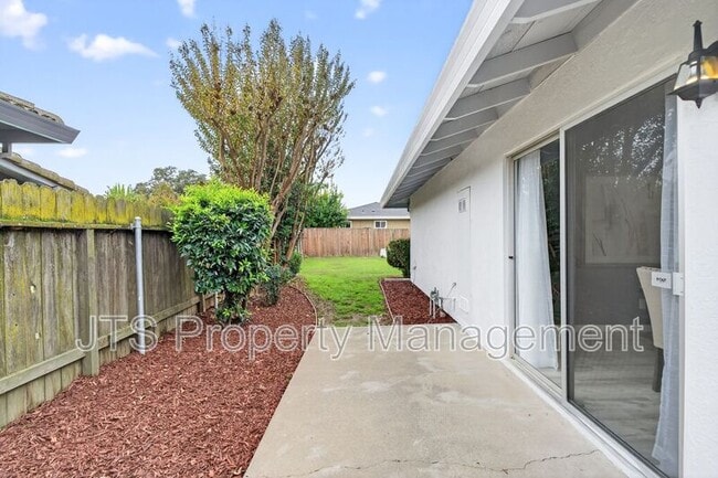 Building Photo - 728 Clipper Way