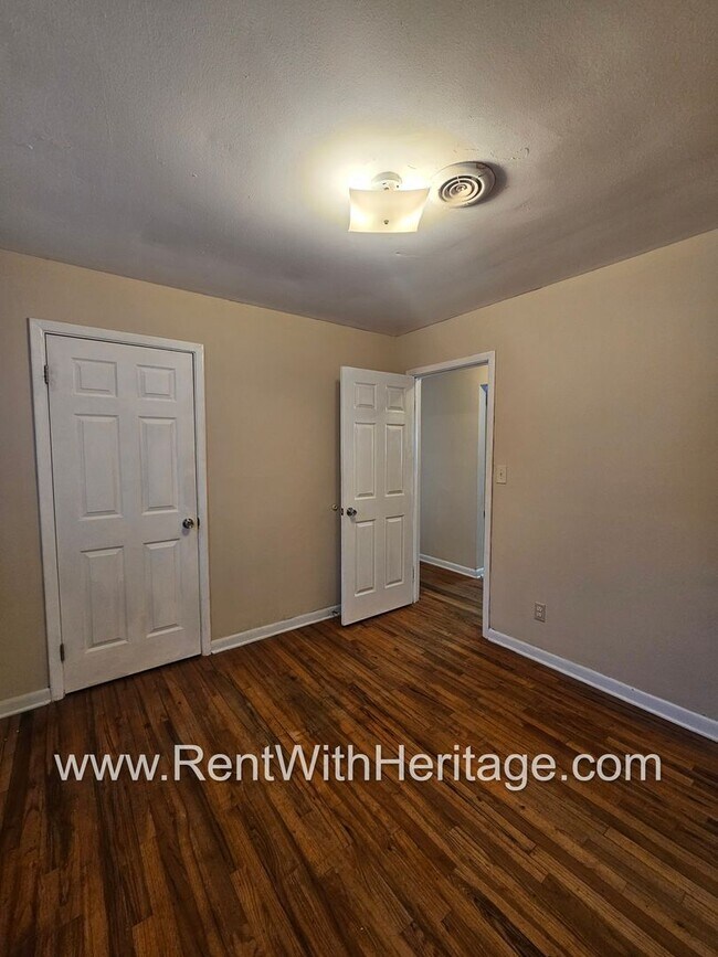 Building Photo - Great Brick Ranch / Harwood Floors / Huge Shop or Extra Storage / No Garage / Great Private Back ...