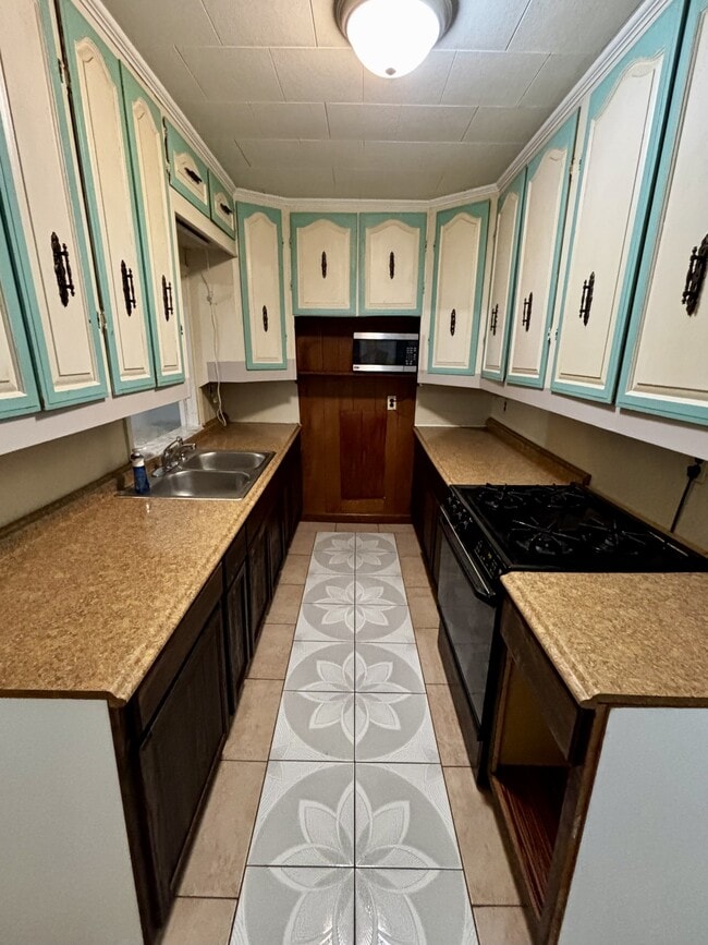 Building Photo - 1116 E Academy St