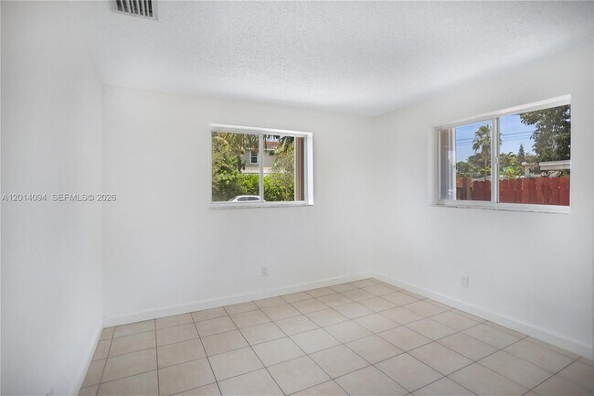 Building Photo - 1522 SW 30th St