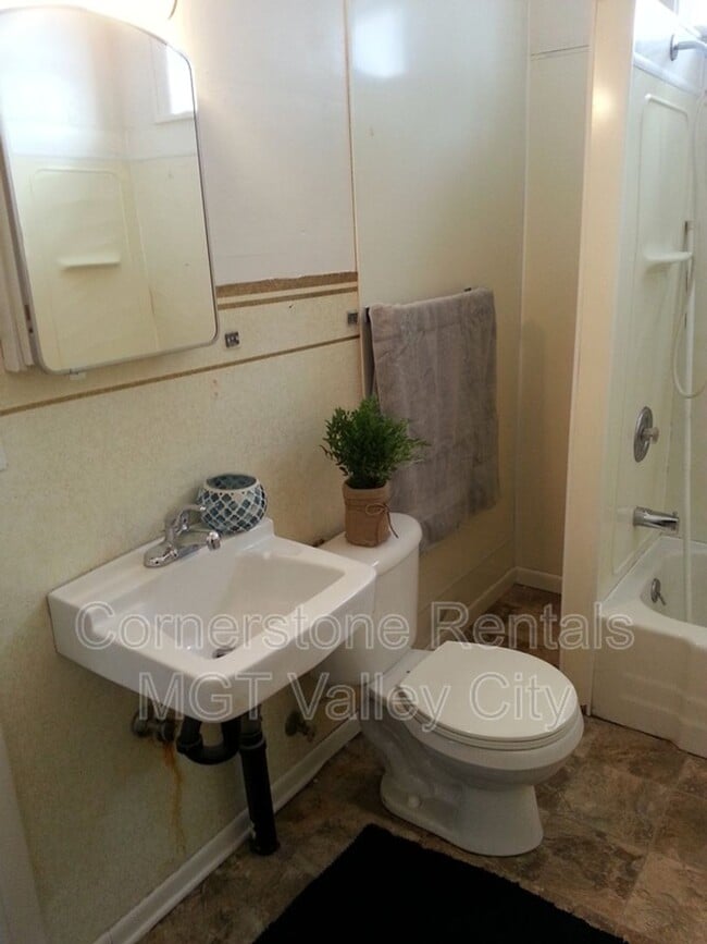 Building Photo - 309 College St SE