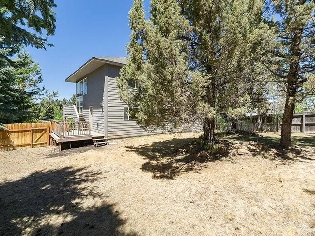 Building Photo - 2842 NE Ocker Dr