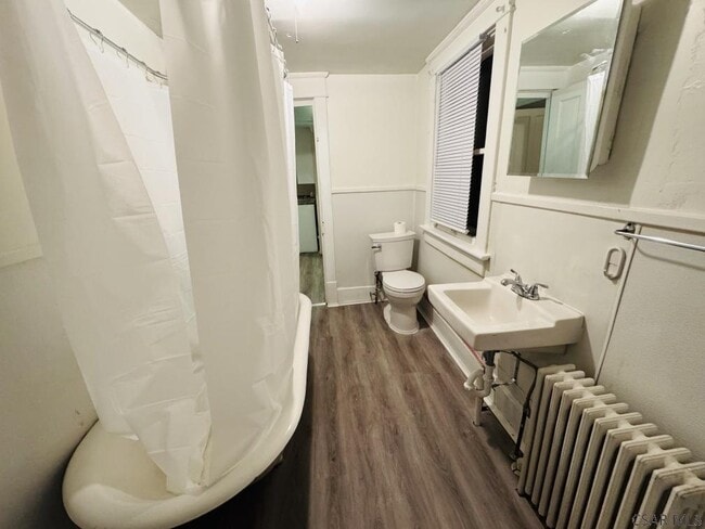 Building Photo - 195 D St