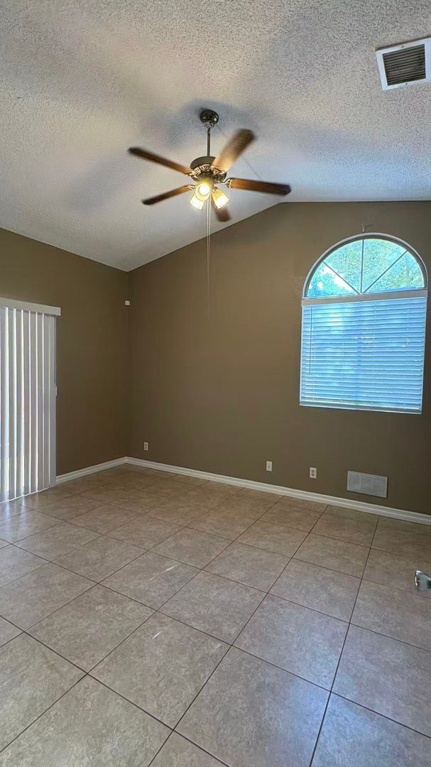 Building Photo - 42 Quiet Desert Ln