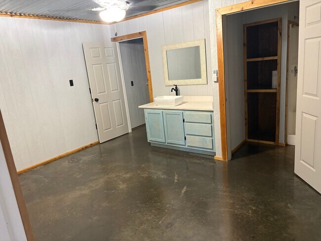 Building Photo - 2856 W Texas 154