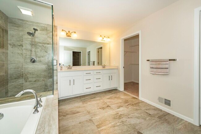 Building Photo - 50236 Amberwood Rd