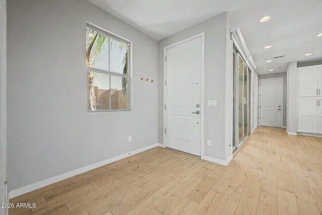 Building Photo - 3 Bedroom 3 Bathroom Recker Pointe Home