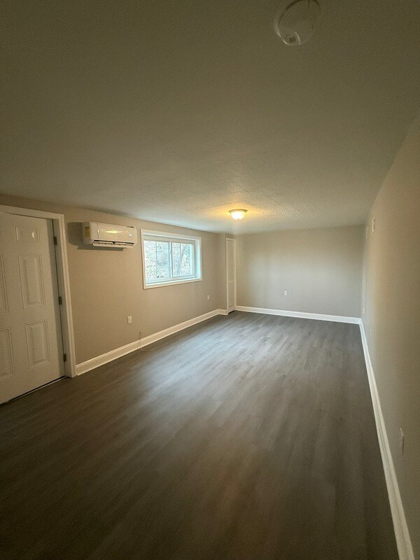 Building Photo - 1300-1330 Windsor Avenue - 1304B