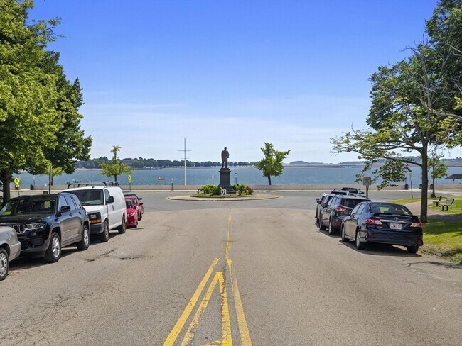 Building Photo - 944 E Broadway