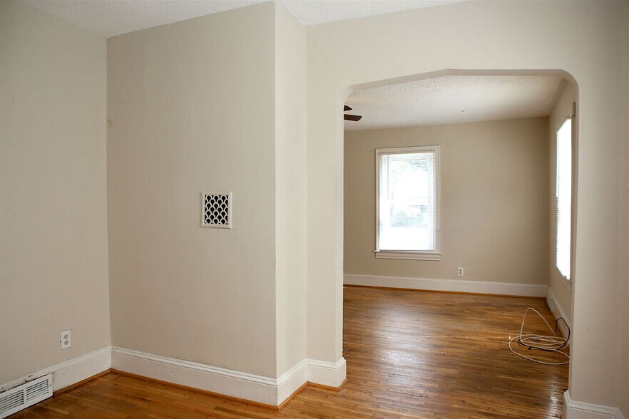 Building Photo - 2214 Walker Ave