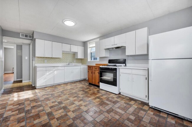 Building Photo - 4956 Potomac St