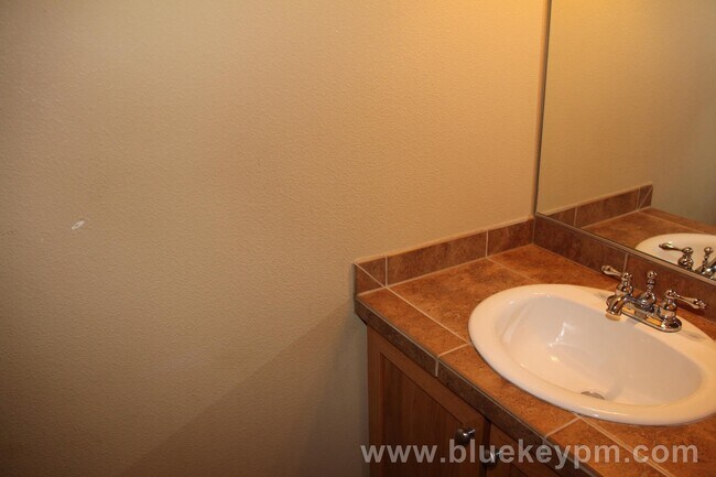 Building Photo - 2 Bed, 2.5 Bath Townhome at Woodhaven Crossing in Sherwood