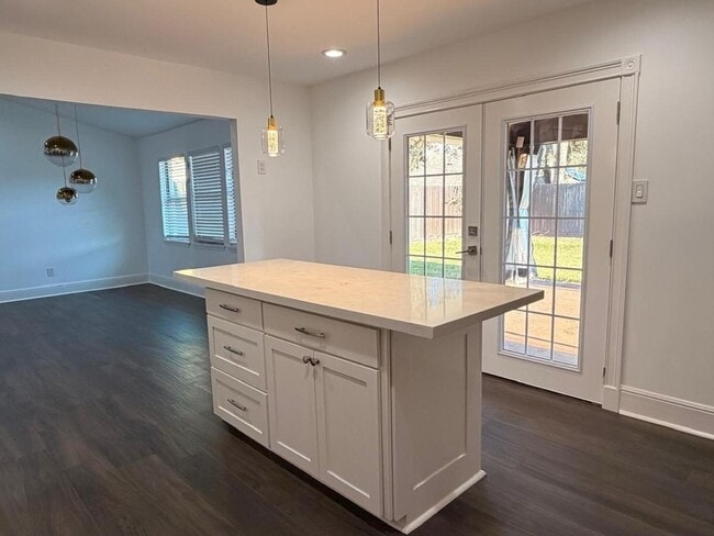 Building Photo - 3815 Redwood Falls Dr