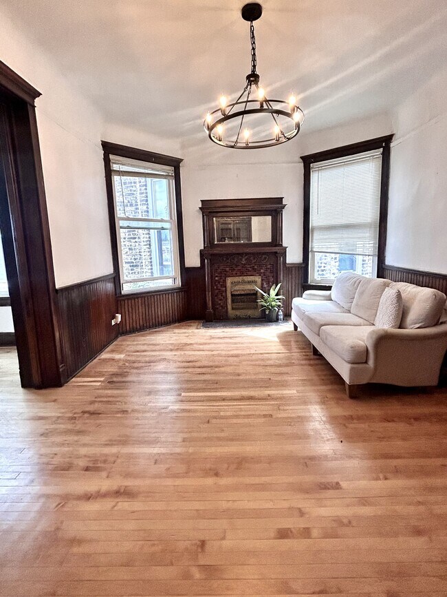Building Photo - 4724 S Prairie Ave
