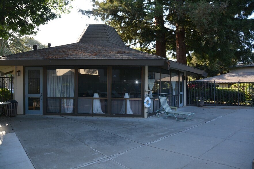Clubhouse with pool - 88 Flynn Ave