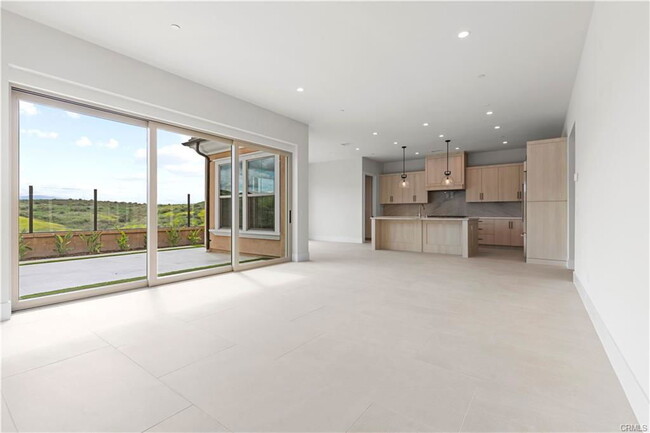 Building Photo - 122 Mossvine