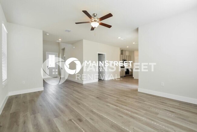 Building Photo - 3 Bedroom Pet-Friendly Home in Deland, FL with Main Street Renewal