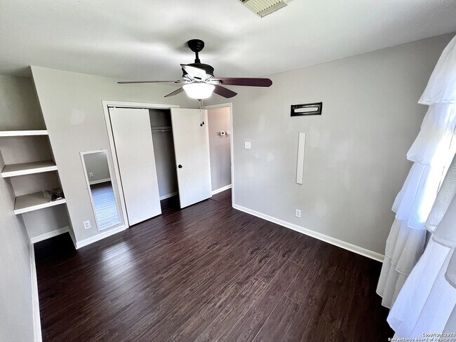 Building Photo - Charming 3-Bed Home Near Medical Center w/ Private Greenbelt Backyard!
