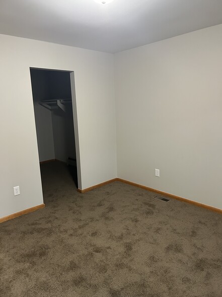 Building Photo - 6050 OH-14