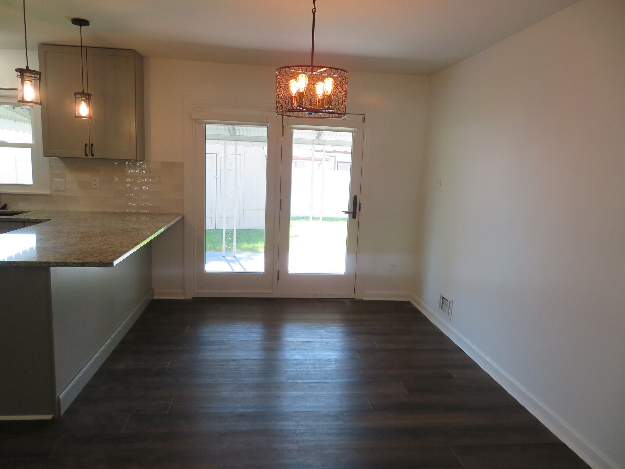 Building Photo - 7895 Pavilion Dr